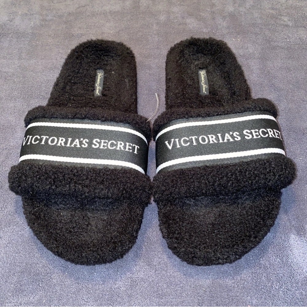 Victoria’s Secret Fuzzy Slide Slippers Black – Women’s Cozy House Shoes – M/L